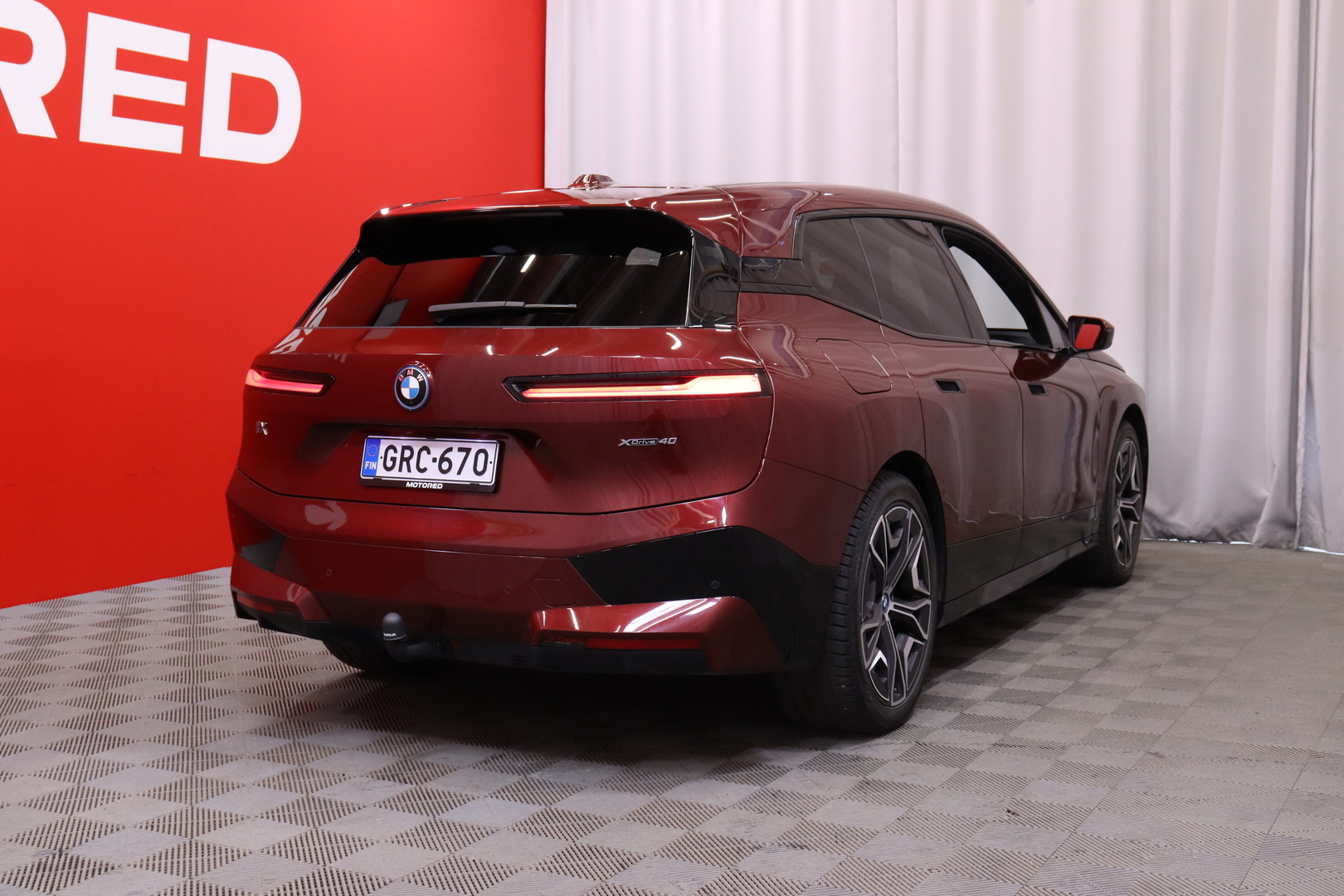 BMW - iX - xDrive40 Sport Package | DAP / 360 / Koukku | H/K hifit / 2x vanteet // - Maastoauto
