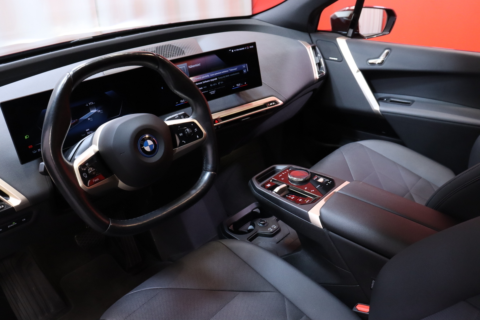 BMW - iX - xDrive40 Sport Package | DAP / 360 / Koukku | H/K hifit / 2x vanteet // - Maastoauto