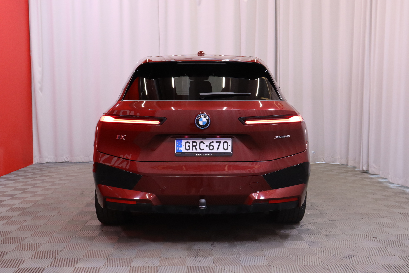 BMW - iX - xDrive40 Sport Package | DAP / 360 / Koukku | H/K hifit / 2x vanteet // - Maastoauto