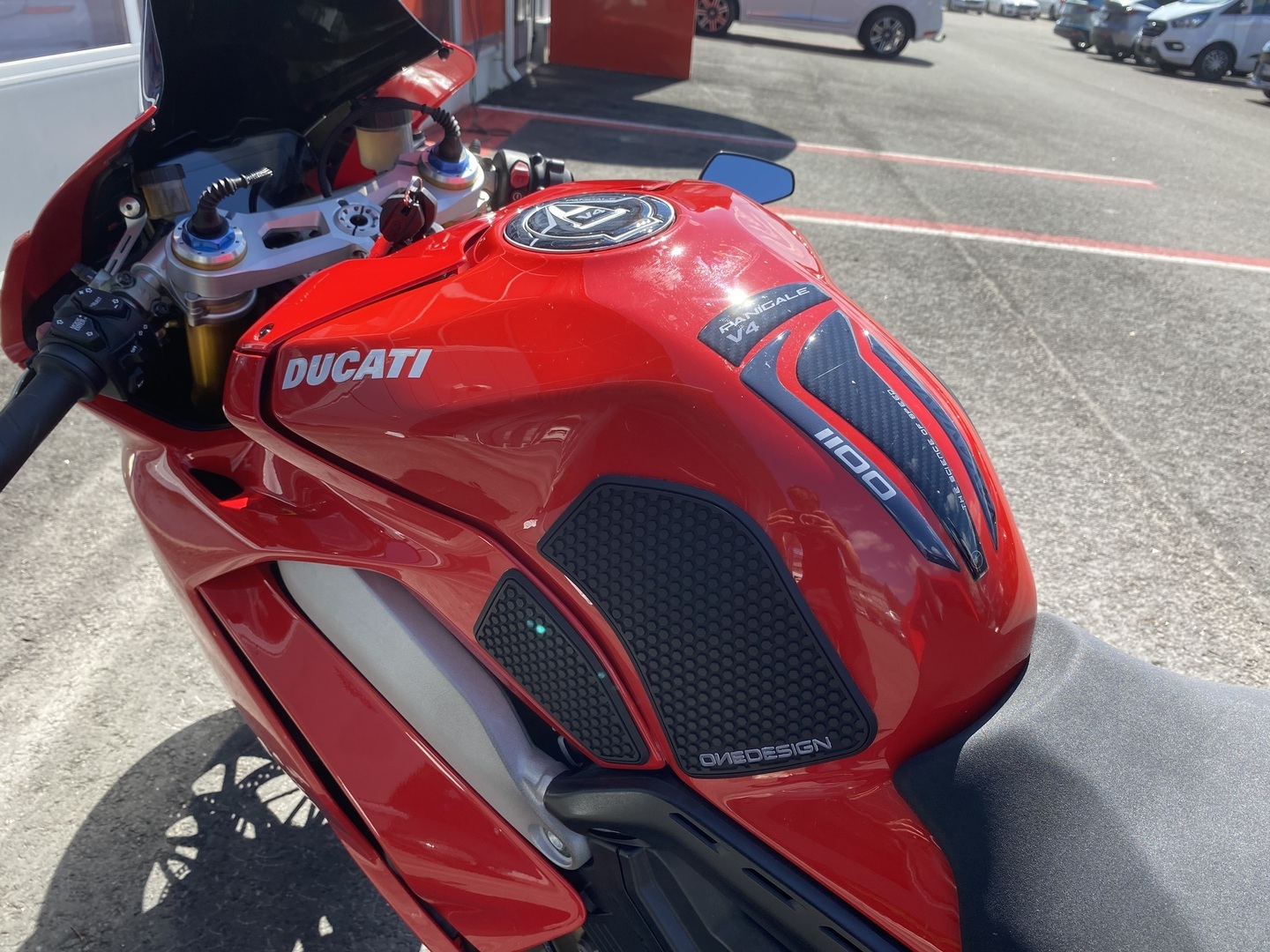 Ducati - PANIGALE V4 - V4S // Huoltokirja / DQS / Öhlins / Ajomodet / Mukautettavat säädöt YMS! // - Moottoripyörä