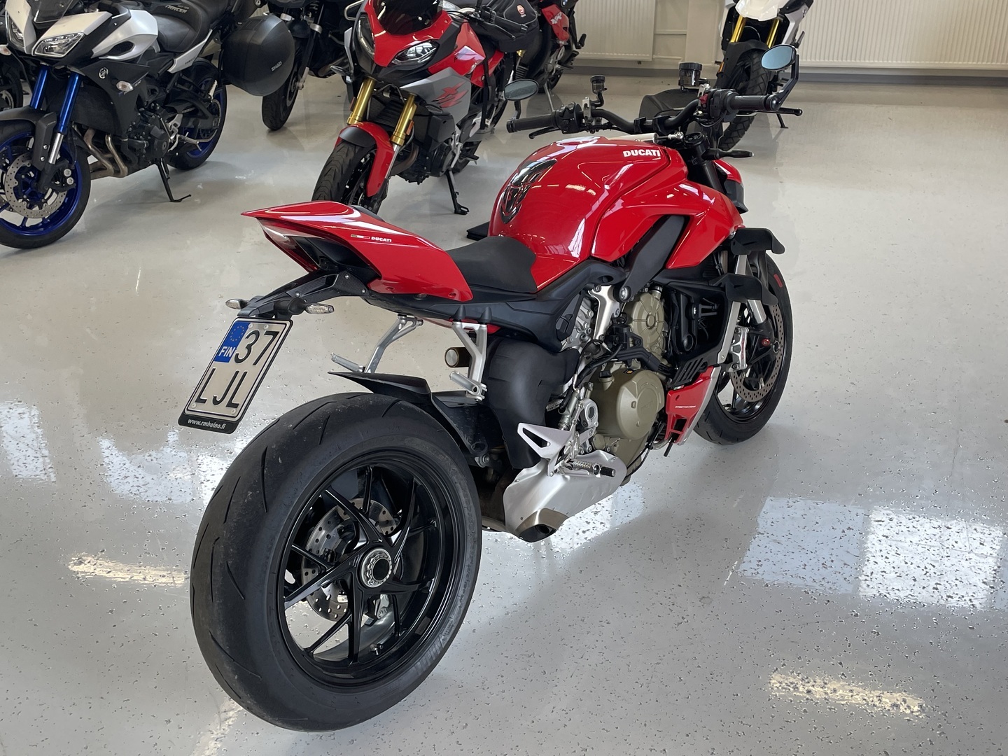 Ducati - STREETFIGHTER - V4 // Juuri saapunut / Suomi pyörä / Huoltokirja // - Moottoripyörä