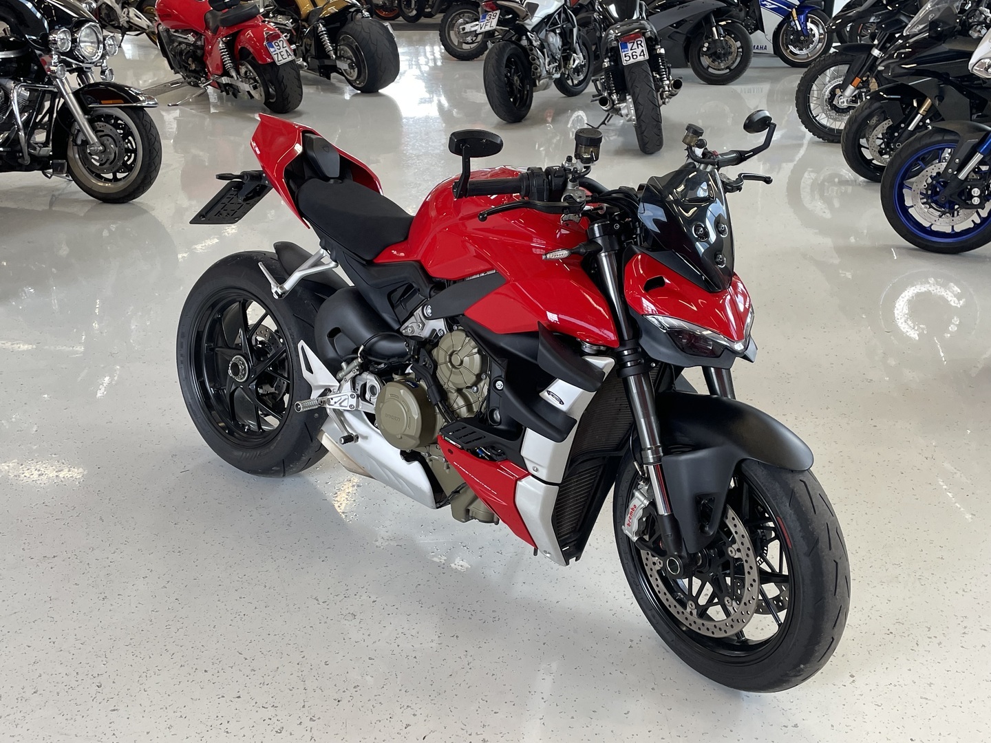 Ducati - STREETFIGHTER - V4 // Juuri saapunut / Suomi pyörä / Huoltokirja // - Moottoripyörä
