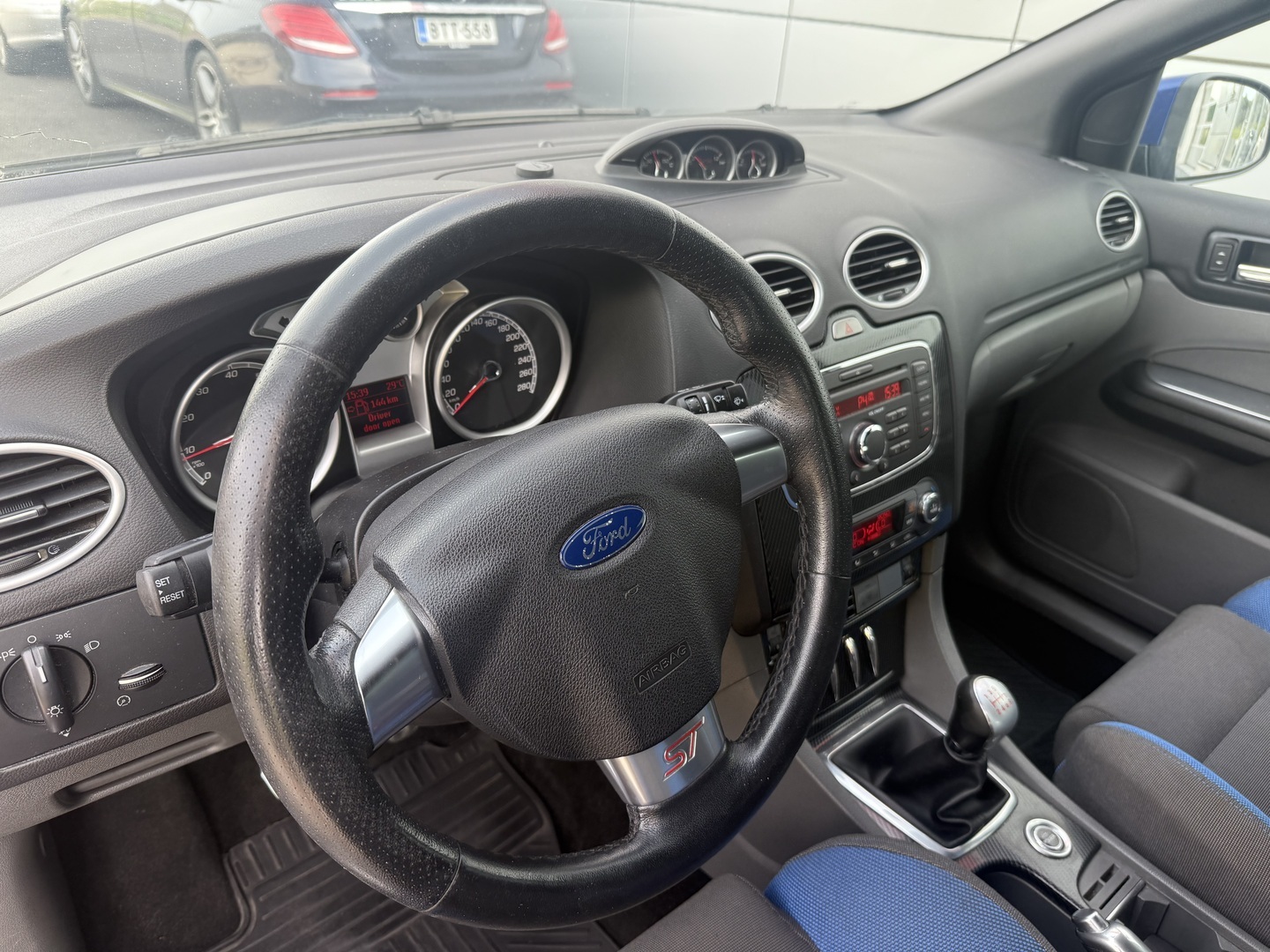 Ford - Focus - 2,5 225 hv ST60 M6 5-ovinen - Viistoperä