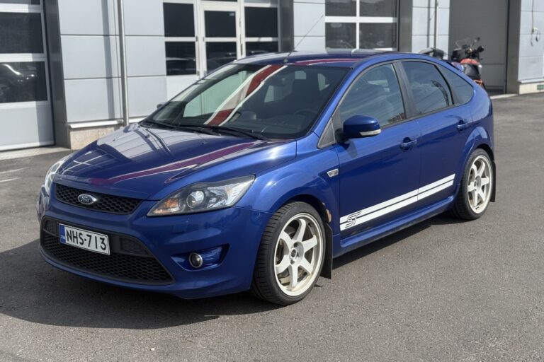 Ford - Focus - 2,5 225 hv ST60 M6 5-ovinen - Viistoperä