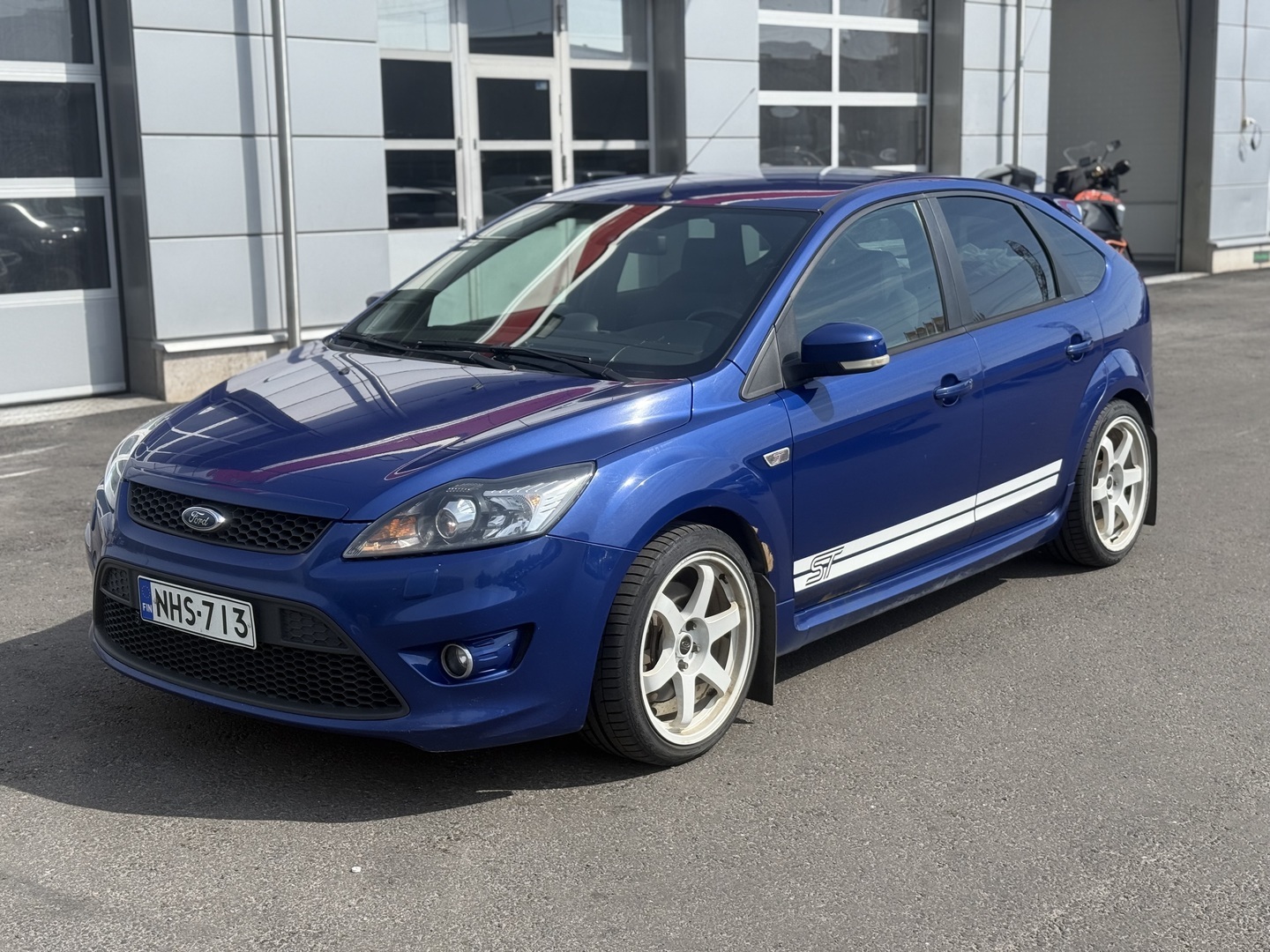 Ford - Focus - 2,5 225 hv ST60 M6 5-ovinen - Viistoperä