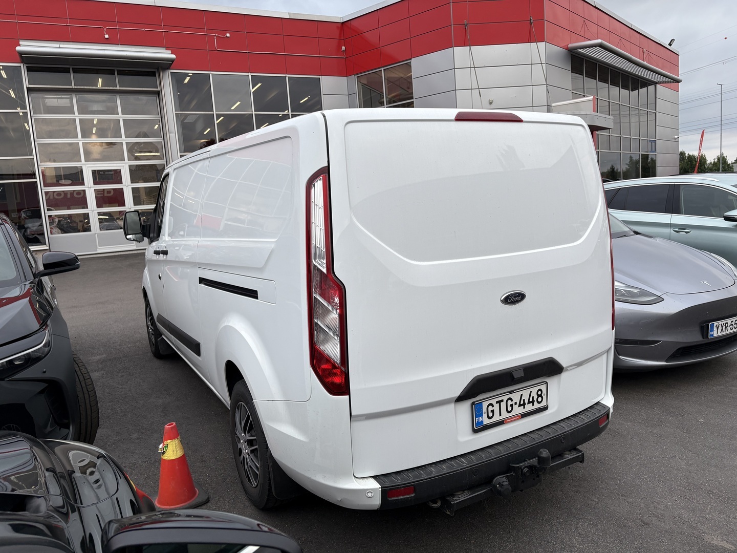 Ford - Transit Custom - 320 2,0TDCi 130 hv M6 Etuveto Trend Van N1 L2H1 **2-om Suomi-auto / Läpijuostava / Webasto / Koukku** - Pakettiauto