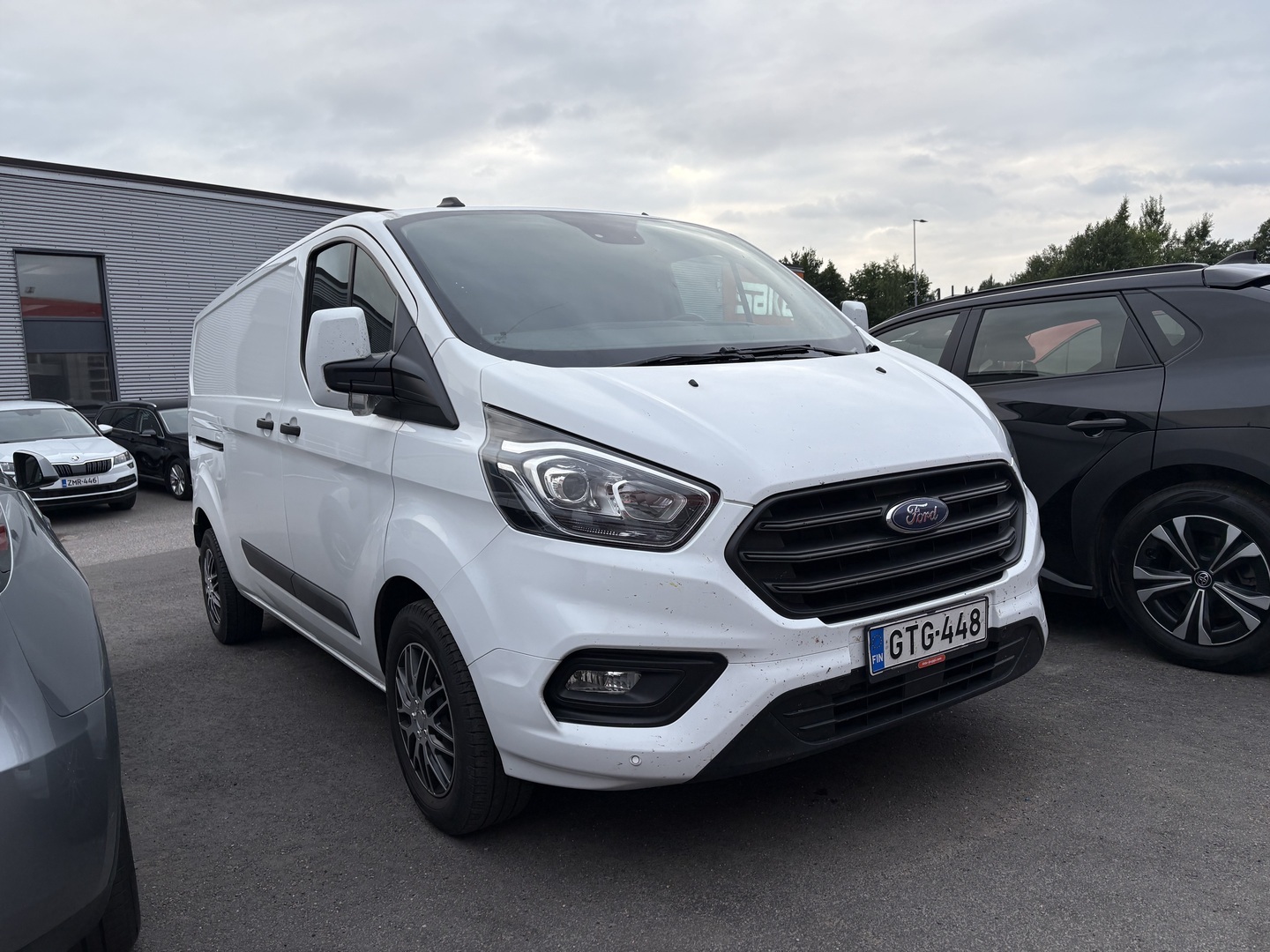 Ford - Transit Custom - 320 2,0TDCi 130 hv M6 Etuveto Trend Van N1 L2H1 **2-om Suomi-auto / Läpijuostava / Webasto / Koukku** - Pakettiauto