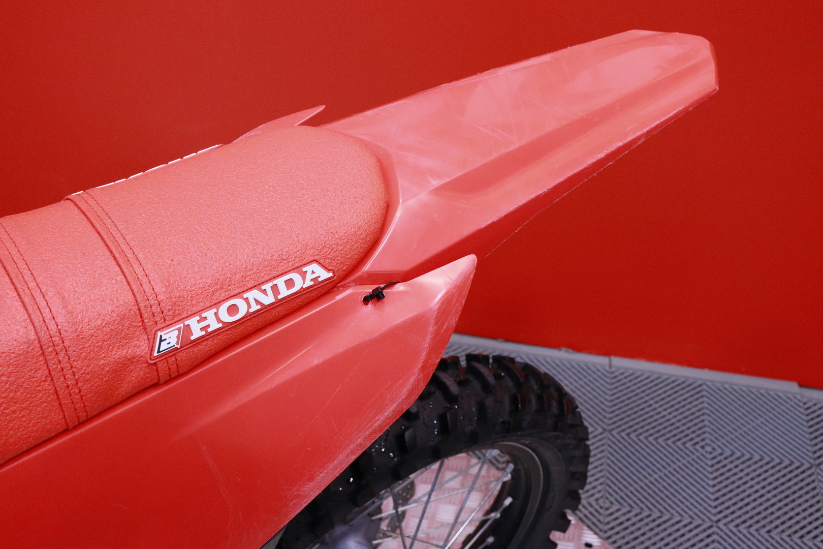 HONDA - CRF - 250 R // Myydään Huutokaupat.com / 1. om. / 20h / Hyvin huollettu / Uudet renkaat // - Moottoripyörä