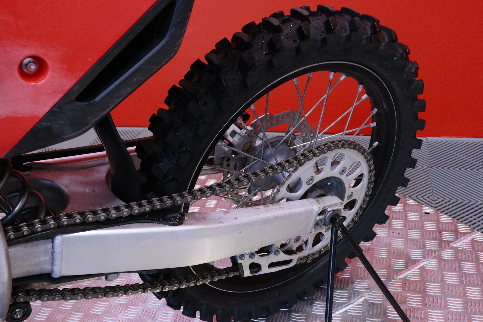 HONDA - CRF - 250 R // Myydään Huutokaupat.com / 1. om. / 20h / Hyvin huollettu / Uudet renkaat // - Moottoripyörä