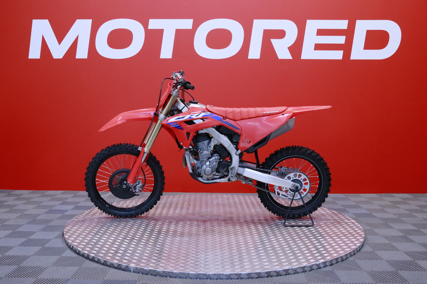 HONDA - CRF - 250 R // Myydään Huutokaupat.com / 1. om. / 20h / Hyvin huollettu / Uudet renkaat // - Moottoripyörä