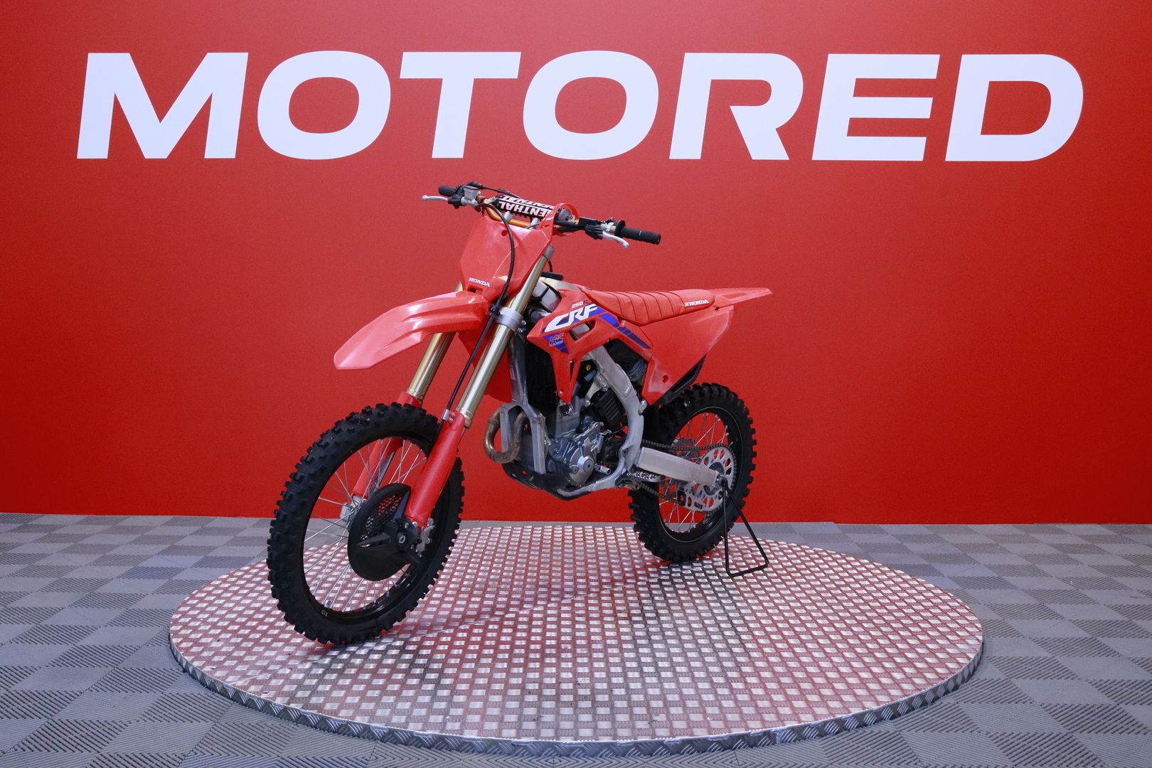 HONDA - CRF - 250 R // Myydään Huutokaupat.com / 1. om. / 20h / Hyvin huollettu / Uudet renkaat // - Moottoripyörä