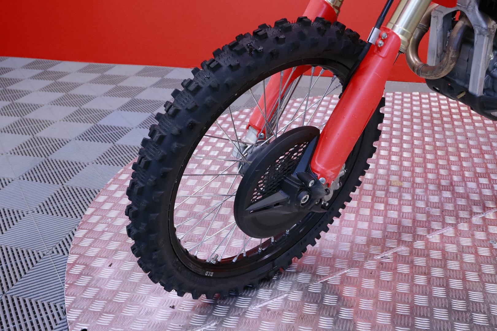 HONDA - CRF - 250 R // Myydään Huutokaupat.com / 1. om. / 20h / Hyvin huollettu / Uudet renkaat // - Moottoripyörä