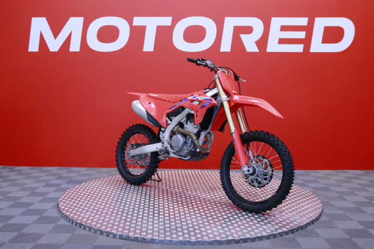 HONDA - CRF - 250 R // Myydään Huutokaupat.com / 1. om. / 20h / Hyvin huollettu / Uudet renkaat // - Moottoripyörä