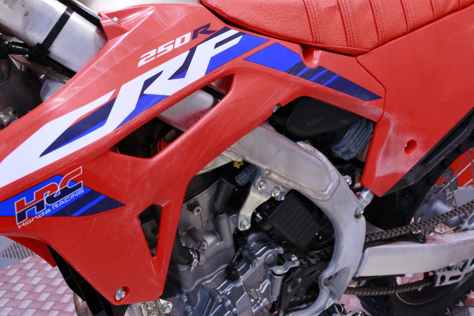 HONDA - CRF - 250 R // Myydään Huutokaupat.com / 1. om. / 20h / Hyvin huollettu / Uudet renkaat // - Moottoripyörä