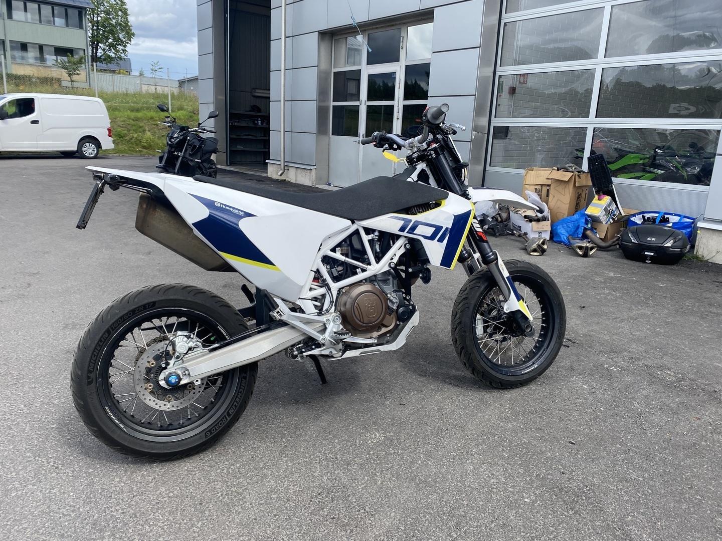 HUSQVARNA - 701 - Supermoto // Juuri saapunut / Uudet renkaat // - Moottoripyörä