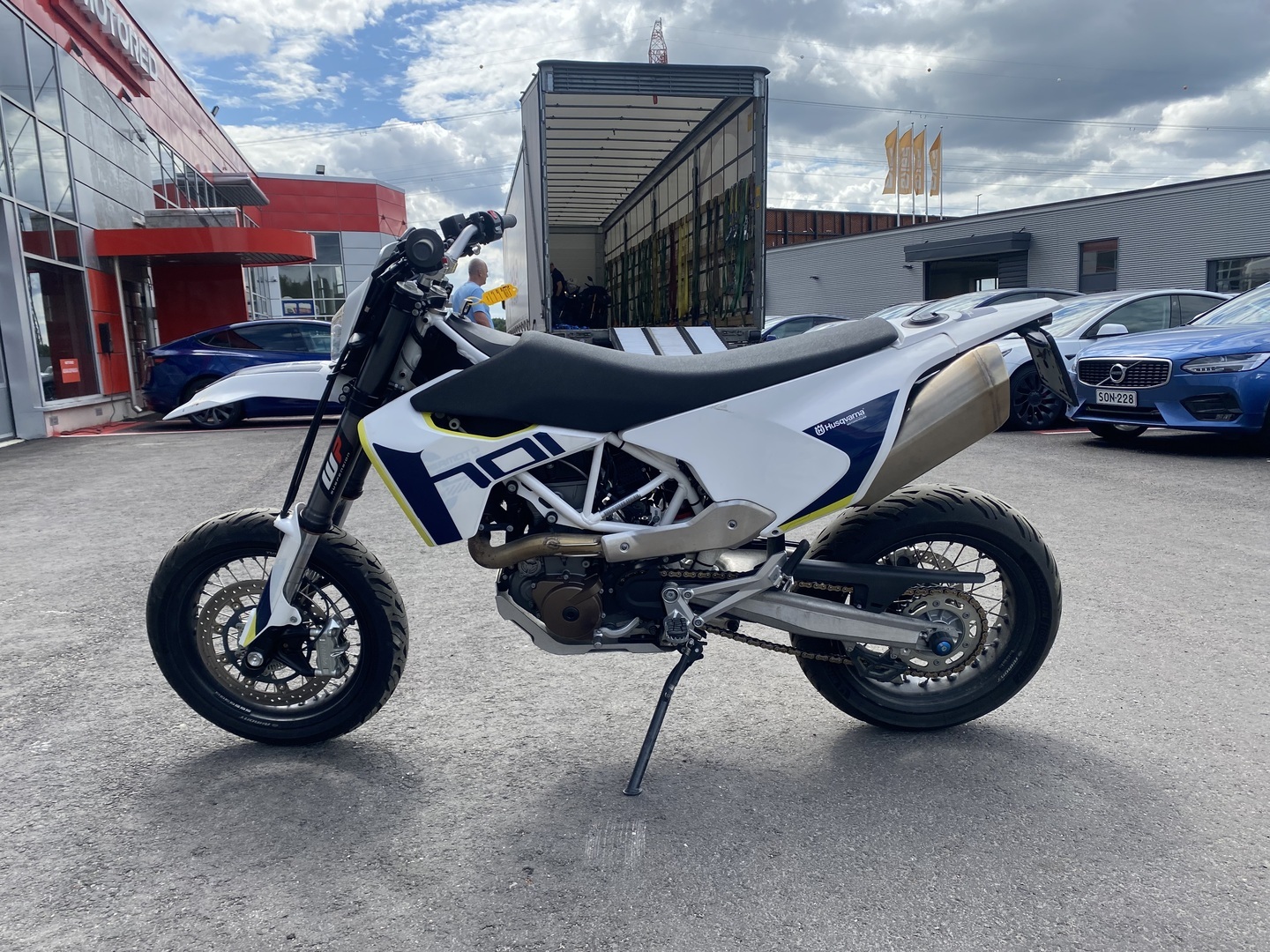 HUSQVARNA - 701 - Supermoto // Juuri saapunut / Uudet renkaat // - Moottoripyörä