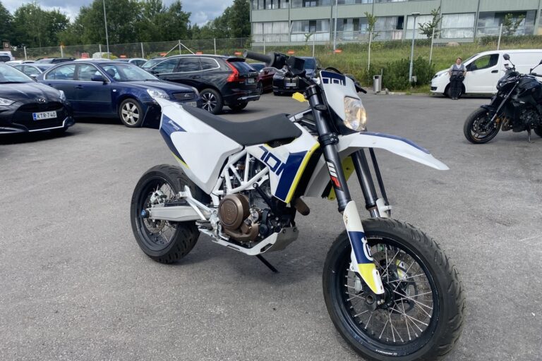 HUSQVARNA - 701 - Supermoto // Juuri saapunut / Uudet renkaat // - Moottoripyörä