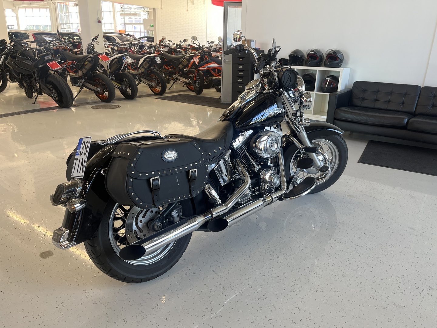 Harley-Davidson - SOFTAIL - FLSTC Heritage Softail Classic // Juuri Saapunut / Screamin Eagle / sivulaukut / kaatumaraudat // - Moottoripyörä