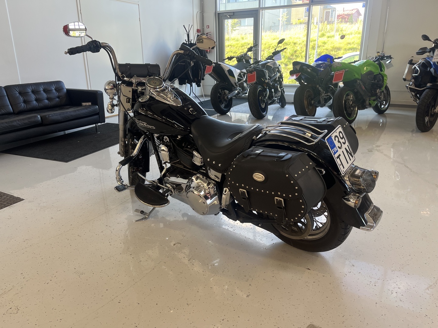 Harley-Davidson - SOFTAIL - FLSTC Heritage Softail Classic // Juuri Saapunut / Screamin Eagle / sivulaukut / kaatumaraudat // - Moottoripyörä