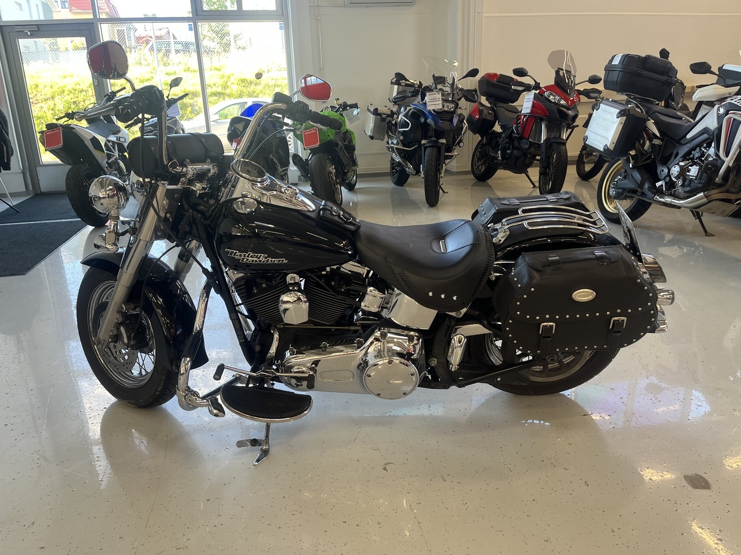 Harley-Davidson - SOFTAIL - FLSTC Heritage Softail Classic // Juuri Saapunut / Screamin Eagle / sivulaukut / kaatumaraudat // - Moottoripyörä