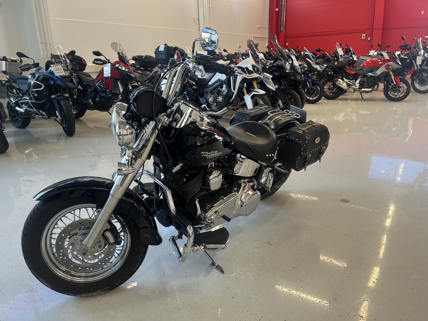 Harley-Davidson - SOFTAIL - FLSTC Heritage Softail Classic // Juuri Saapunut / Screamin Eagle / sivulaukut / kaatumaraudat // - Moottoripyörä