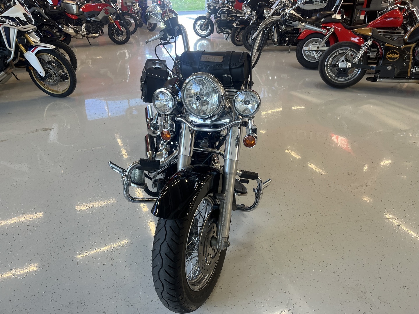 Harley-Davidson - SOFTAIL - FLSTC Heritage Softail Classic // Juuri Saapunut / Screamin Eagle / sivulaukut / kaatumaraudat // - Moottoripyörä