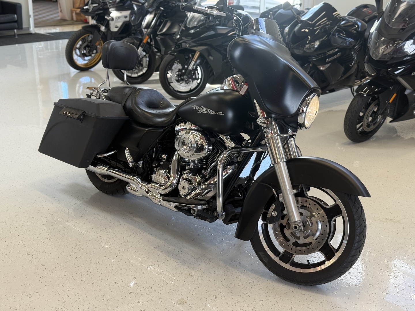 Harley-Davidson - TOURING - FLHX Street Glide // Juuri saapunut / Suomi-pyörä / V&H / Vakkari / Radio // - Moottoripyörä