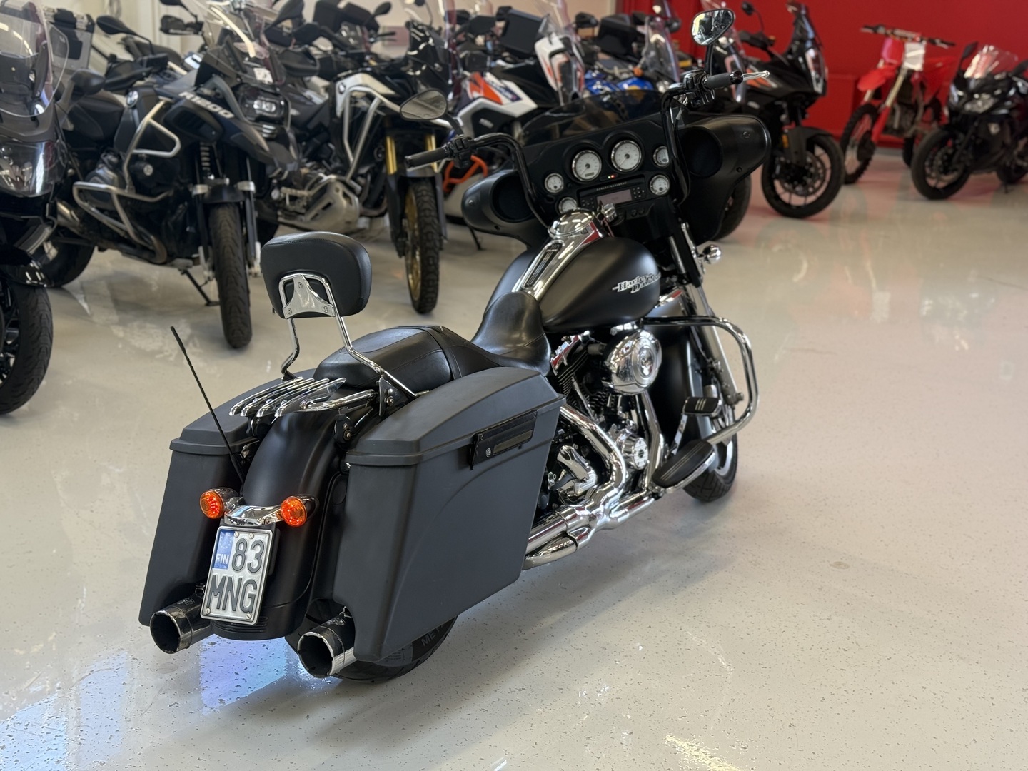 Harley-Davidson - TOURING - FLHX Street Glide // Juuri saapunut / Suomi-pyörä / V&H / Vakkari / Radio // - Moottoripyörä