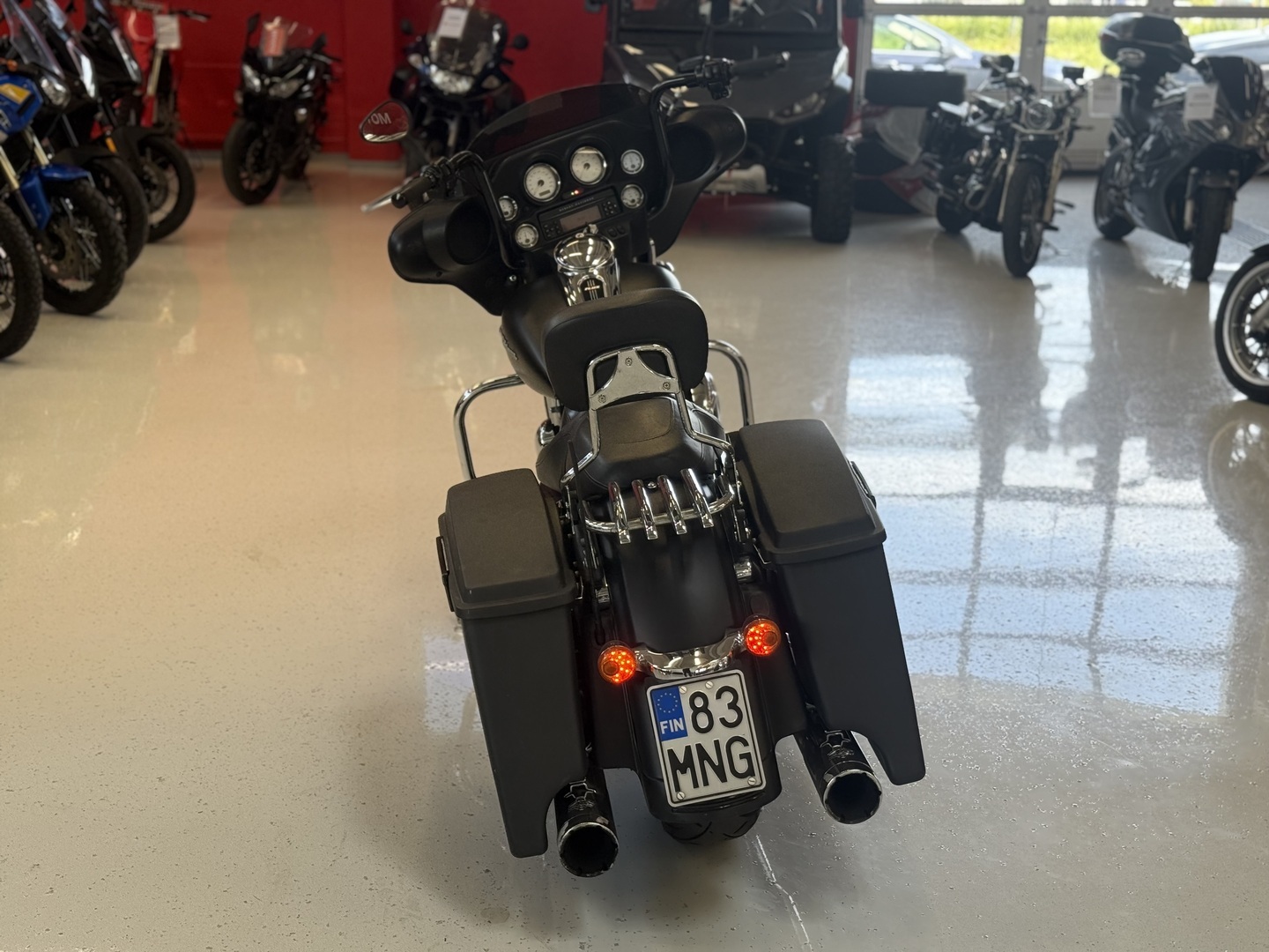 Harley-Davidson - TOURING - FLHX Street Glide // Juuri saapunut / Suomi-pyörä / V&H / Vakkari / Radio // - Moottoripyörä