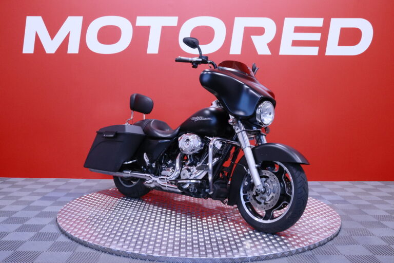 Harley-Davidson - TOURING - FLHX Street Glide // Juuri saapunut / Suomi-pyörä / V&H / Vakkari / Radio // - Moottoripyörä