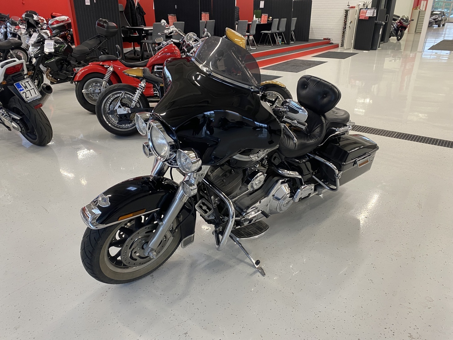 Harley-Davidson - TOURING - FLHT Electra Glide Standard // Suomi-pyörä / Huoltokirja / Sivulaukut // - Moottoripyörä