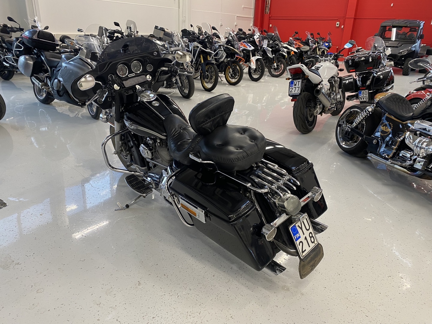 Harley-Davidson - TOURING - FLHT Electra Glide Standard // Suomi-pyörä / Huoltokirja / Sivulaukut // - Moottoripyörä