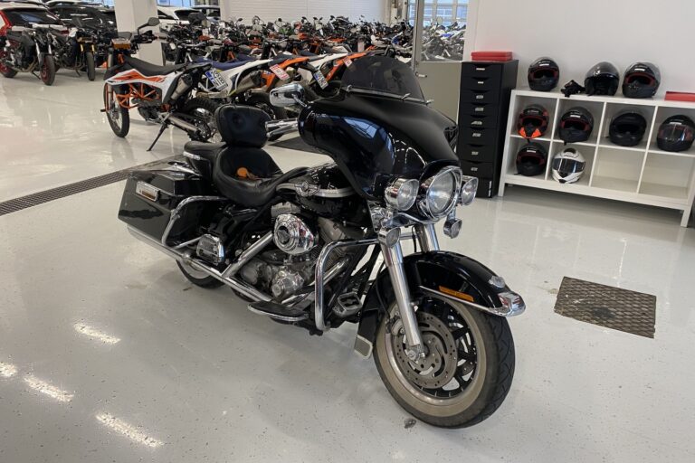 Harley-Davidson - TOURING - FLHT Electra Glide Standard // Suomi-pyörä / Huoltokirja / Sivulaukut // - Moottoripyörä