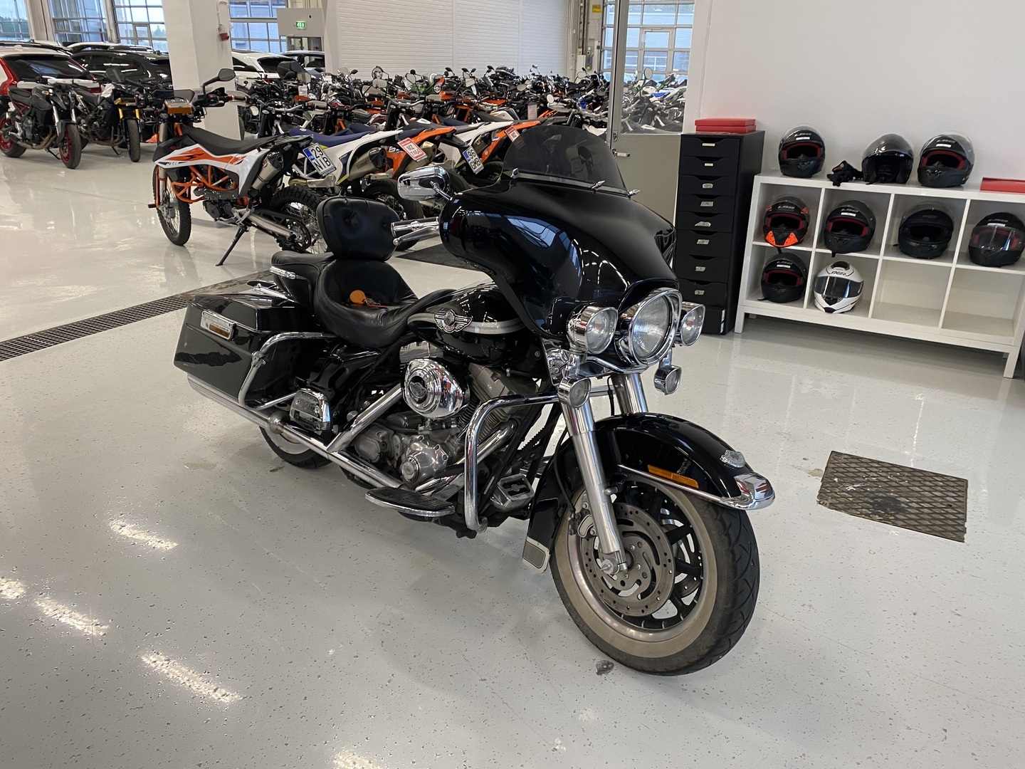 Harley-Davidson - TOURING - FLHT Electra Glide Standard // Suomi-pyörä / Huoltokirja / Sivulaukut // - Moottoripyörä