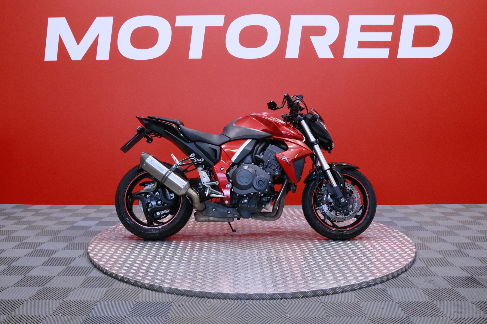 Honda - CB - 1000R // Suomi-pyörä / Kahvanlämppärit / Huoltokirja / Akrapovic // - Moottoripyörä