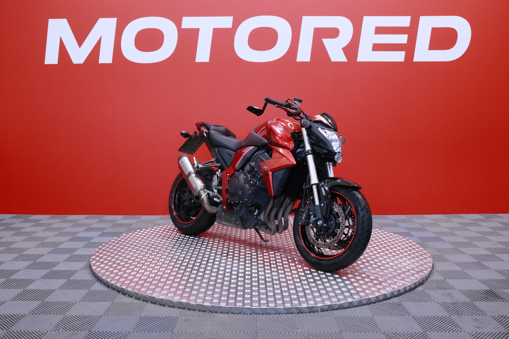Honda - CB - 1000R // Suomi-pyörä / Kahvanlämppärit / Huoltokirja / Akrapovic // - Moottoripyörä
