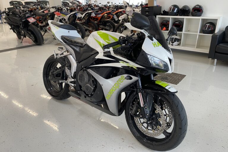Honda - CBR - 600RR // Juuri saapunut! / Suomipyörä / Dominator / 25kw // - Moottoripyörä