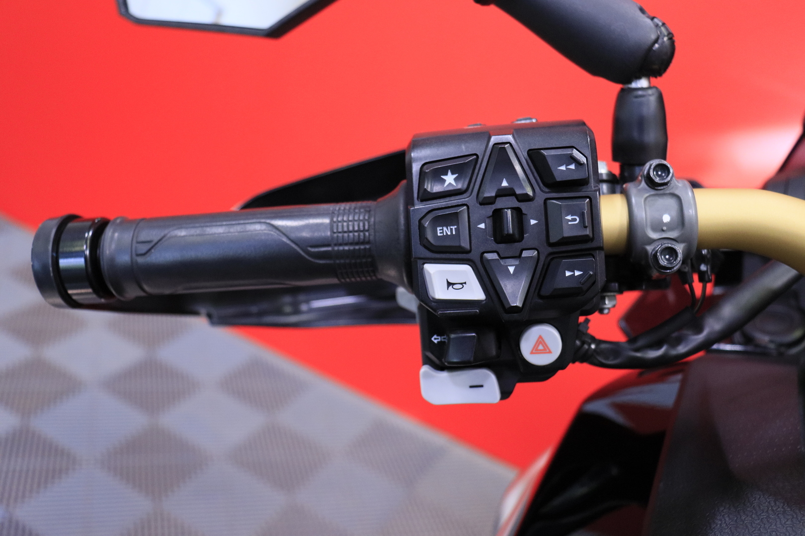 Honda - CRF - 1100L Africa twin DCT // Juuri saapunut / 3x laukut / Kaatumaraudat / Suomi-pyörä / Huoltokirja // - Moottoripyörä