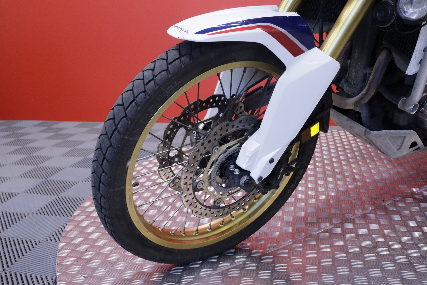 Honda - CRF - 1000L Africa Twin // DCT-automaatti / 3x laukut / Kaatumaraudat / Lisävalot // - Moottoripyörä