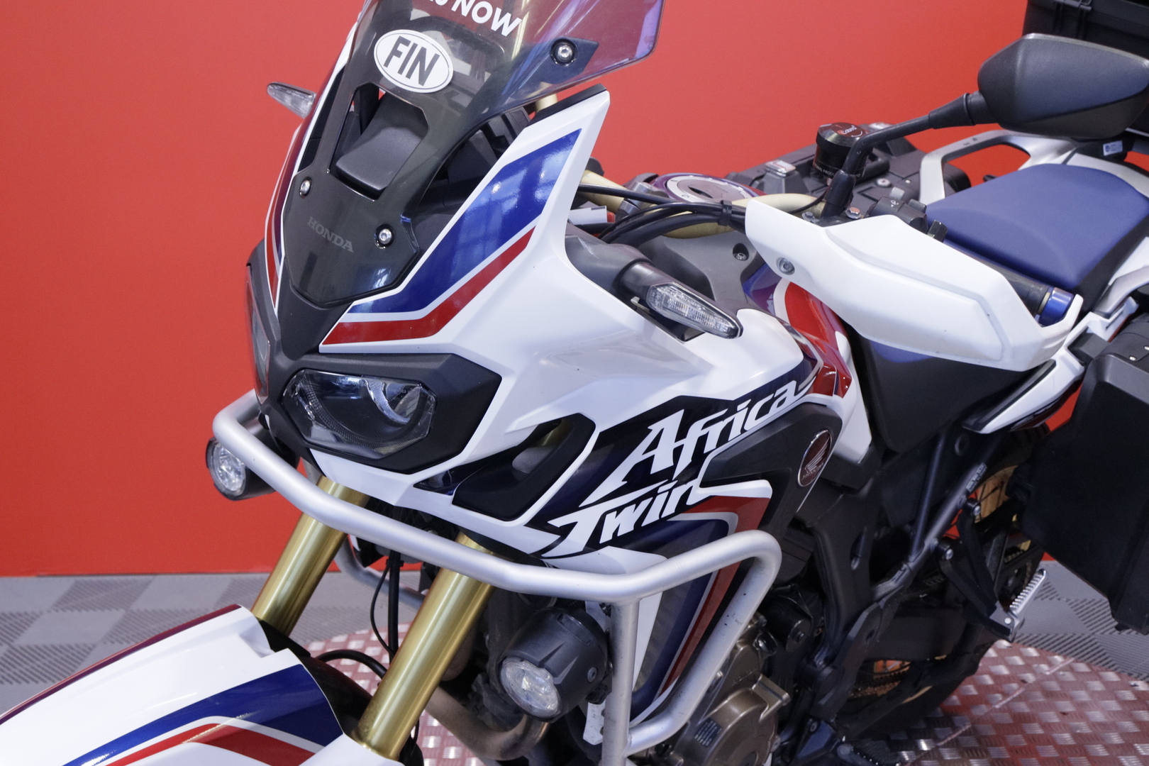 Honda - CRF - 1000L Africa Twin // DCT-automaatti / 3x laukut / Kaatumaraudat / Lisävalot // - Moottoripyörä