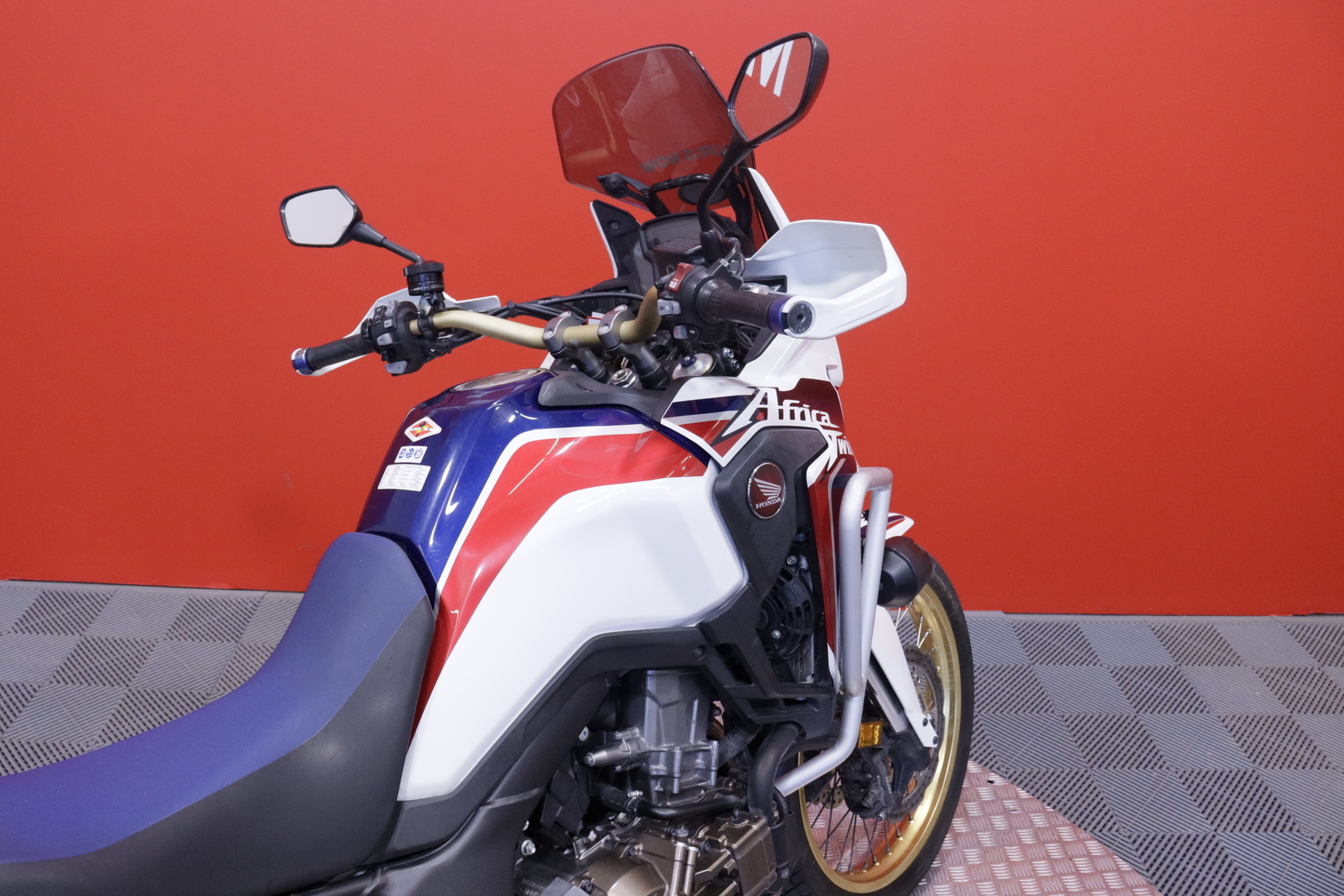 Honda - CRF - 1000L Africa Twin // DCT-automaatti / 3x laukut / Kaatumaraudat / Lisävalot // - Moottoripyörä