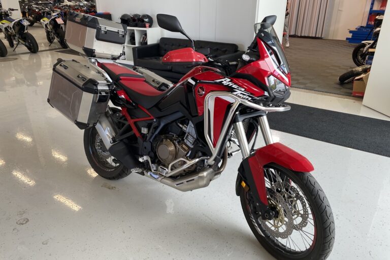 Honda - CRF - 1100L Africa Twin // Juuri saapunut! / 2. om. / Huoltokirja / 4x laukut // - Moottoripyörä