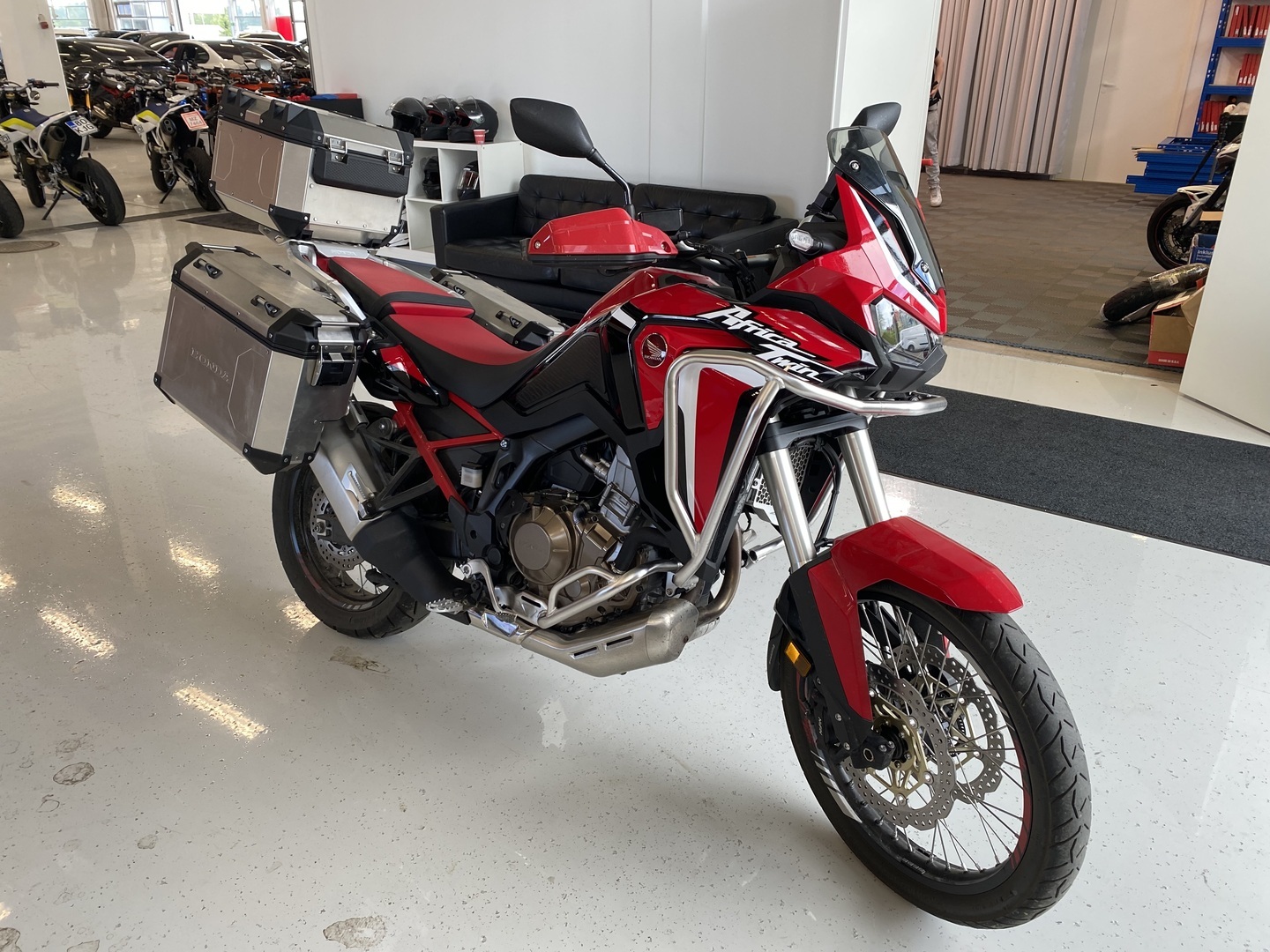 Honda - CRF - 1100L Africa Twin // Juuri saapunut! / 2. om. / Huoltokirja / 4x laukut // - Moottoripyörä