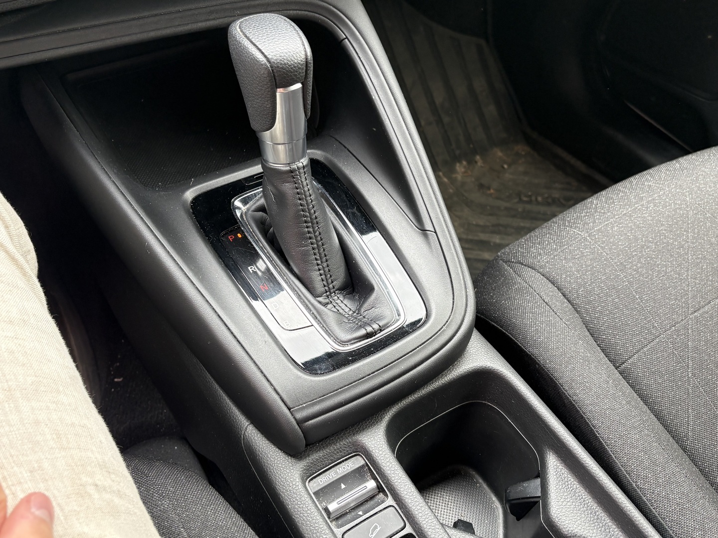 Honda - HR-V - 1.5 Hybrid Elegance - Tila-auto