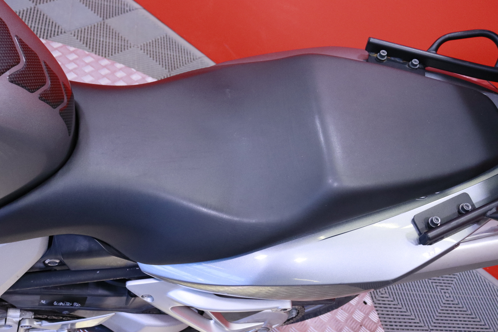 Honda - VFR - 800 VTEC // Suomi-pyörä / Takalaukku / Kahvanlämmittimet // - Moottoripyörä