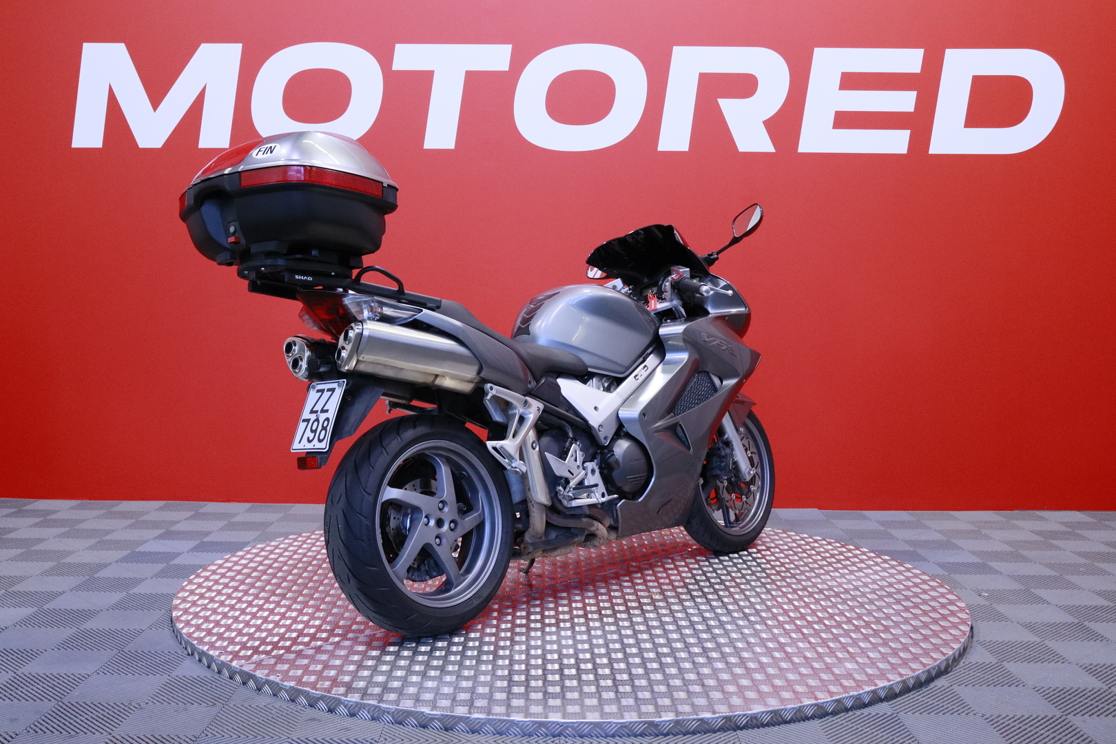 Honda - VFR - 800 VTEC // Suomi-pyörä / Takalaukku / Kahvanlämmittimet // - Moottoripyörä