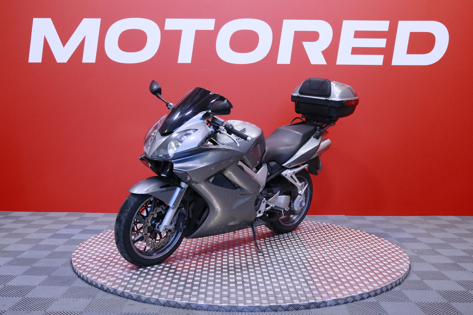 Honda - VFR - 800 VTEC // Suomi-pyörä / Takalaukku / Kahvanlämmittimet // - Moottoripyörä