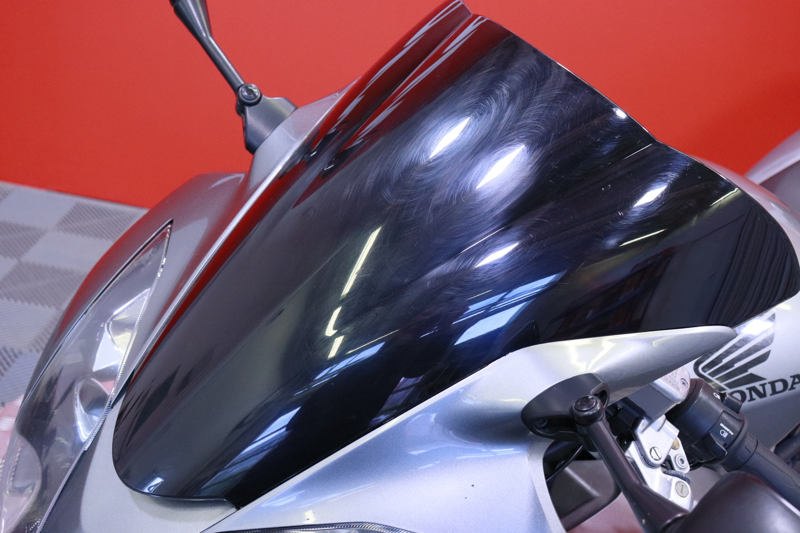 Honda - VFR - 800 VTEC // Suomi-pyörä / Takalaukku / Kahvanlämmittimet // - Moottoripyörä