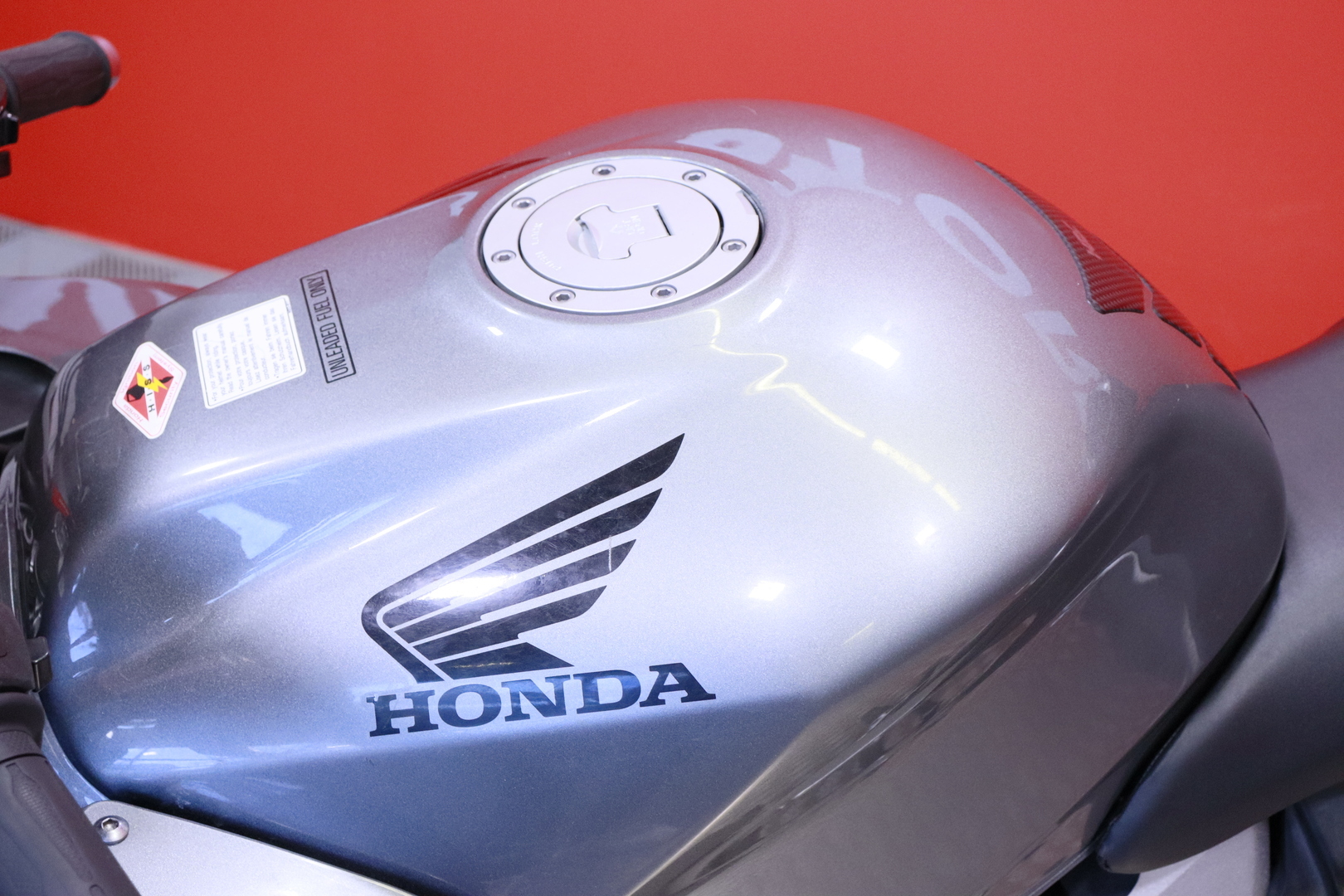 Honda - VFR - 800 VTEC // Suomi-pyörä / Takalaukku / Kahvanlämmittimet // - Moottoripyörä