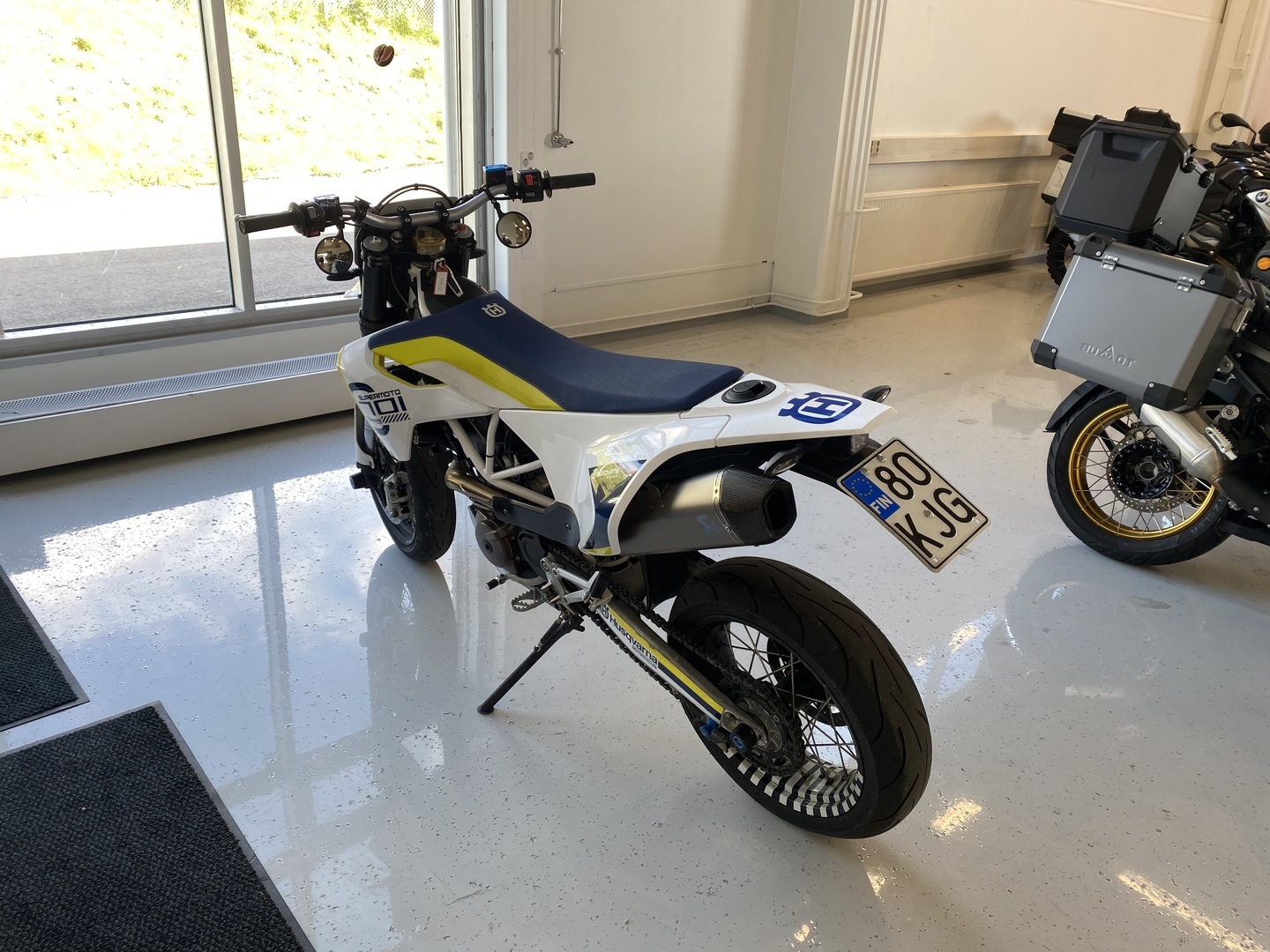 Husqvarna - 701 - Supermoto // Huoltokirja / Akrapovic / ABS // - Moottoripyörä